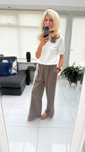 Load image into Gallery viewer, 1.                            Soft Knit Short Sleeve Jumper-Cream
