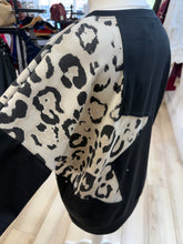 Load image into Gallery viewer, 1.              Leopard Star Sweatshirt-Black

