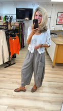 Load image into Gallery viewer, 1.                        Crochet Hem Appliqué Cotton Jacket-White
