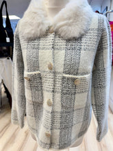 Load image into Gallery viewer, 1.        Premium Soft Knit Check Jacket-White/Black
