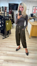 Load image into Gallery viewer, 1.           Cashmere Blend Layering Top-Chocolate
