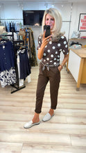 Load image into Gallery viewer, 1.         Stretch Ruched Side Top-Chocolate/Beige

