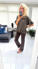 Load image into Gallery viewer, 1.                  Chocolate Stretch Jeans
