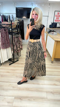 Load image into Gallery viewer, 1.Zebra Print Belted Skirt
