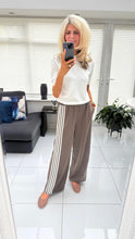 Load image into Gallery viewer, 1.                            Soft Knit Short Sleeve Jumper-Cream
