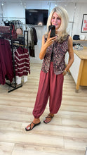 Load image into Gallery viewer, 1.             Leopard Military Style Denim Waistcoat-Wine/Black
