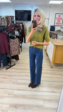 Load image into Gallery viewer, 1.       Belted Seam Front Jeans

