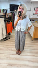 Load image into Gallery viewer, 1.                        Crochet Hem Appliqué Cotton Jacket-White
