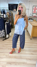 Load image into Gallery viewer, 1.        Chambray Pull On Barrel Leg Jeans
