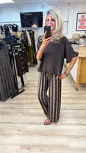 Load image into Gallery viewer, 1.                  Frill Sleeve &amp; Hem Linen Mix Top-Chocolate
