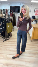 Load image into Gallery viewer, 1.                     Barrel Leg Pull On Jeans
