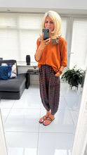 Load image into Gallery viewer, 1.                     Linen Mix Top-Rust
