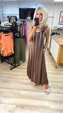 Load image into Gallery viewer, 1.                     Contrast Piping Maxi Dress-Chocolate/White
