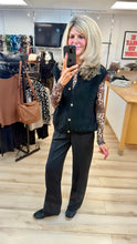 Load image into Gallery viewer, 1.    Wide Leg Front Seam Jogger-Black
