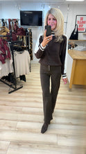 Load image into Gallery viewer, 1.                      Contrast Stripe LA Knit-Brown/White
