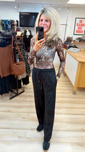 Load image into Gallery viewer, 1.    Wide Leg Front Seam Jogger-Black
