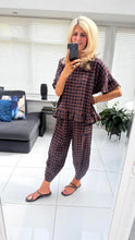 Load image into Gallery viewer, 1.                      Frill Hem Check Top-Rust/Navy
