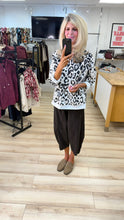 Load image into Gallery viewer, 1.    Leopard Lightweight Sweatshirt-White
