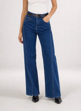 Load image into Gallery viewer, 1.       Belted Seam Front Jeans
