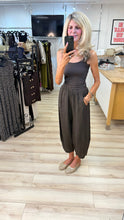 Load image into Gallery viewer, 1.                  Linen Barrel Leg Trousers-Chocolate
