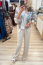 Load image into Gallery viewer, 1.     Lightweight Leopard Print Bomber Jacket

