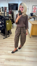 Load image into Gallery viewer, 1.           Barrel Leg Needlecord Check Trousers-Chocolate/Mocha

