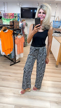Load image into Gallery viewer, 1. Double Lined Vest-Black
