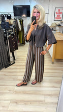 Load image into Gallery viewer, 1.     Bubble Hem Cotton Bomber Jacket-Chocolate
