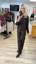 Load image into Gallery viewer, 1.                      Contrast Stripe LA Knit-Brown/White
