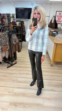 Load image into Gallery viewer, 1.        Premium Soft Knit Check Jacket-White/Black
