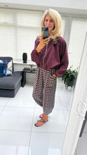 Load image into Gallery viewer, 1.                           Faux Suede Bubble Hem Bomber-Wine
