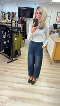 Load image into Gallery viewer, 1.                     Barrel Leg Pull On Jeans
