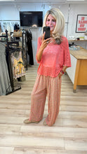 Load image into Gallery viewer, 1.                   Check Barrel Leg Trousers
