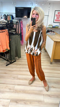 Load image into Gallery viewer, 1.             Tulip Hem Pocket Trousers-Rust
